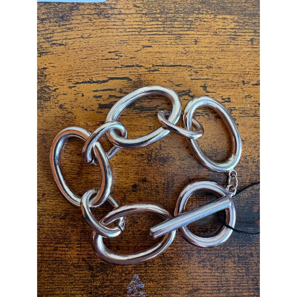 White House Black Market  Gold Toggle Clasp Bracelet